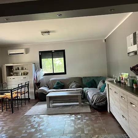 Large With Pool & Vila